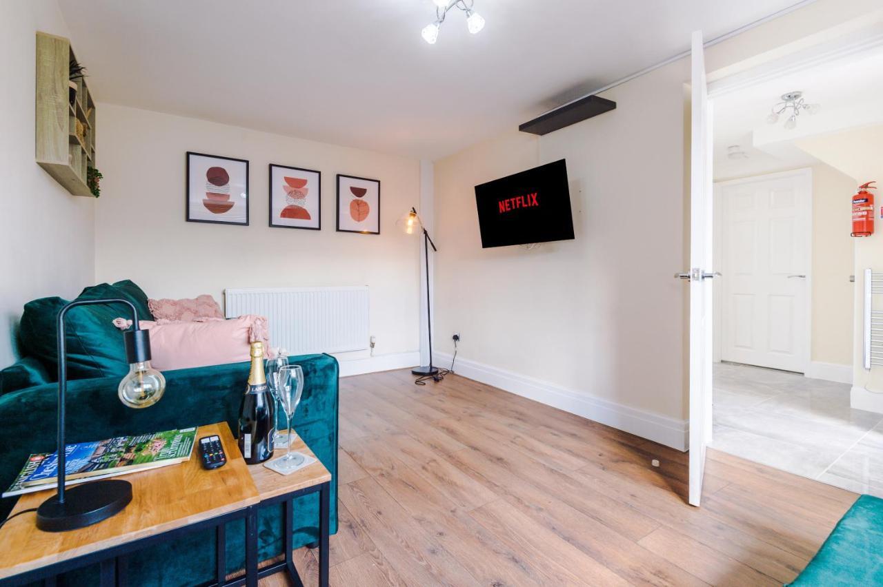 Charming 3-Bed Cottage In Chester, Ideal For Families & Workers, Free Parking - Sleeps 7 Kültér fotó
