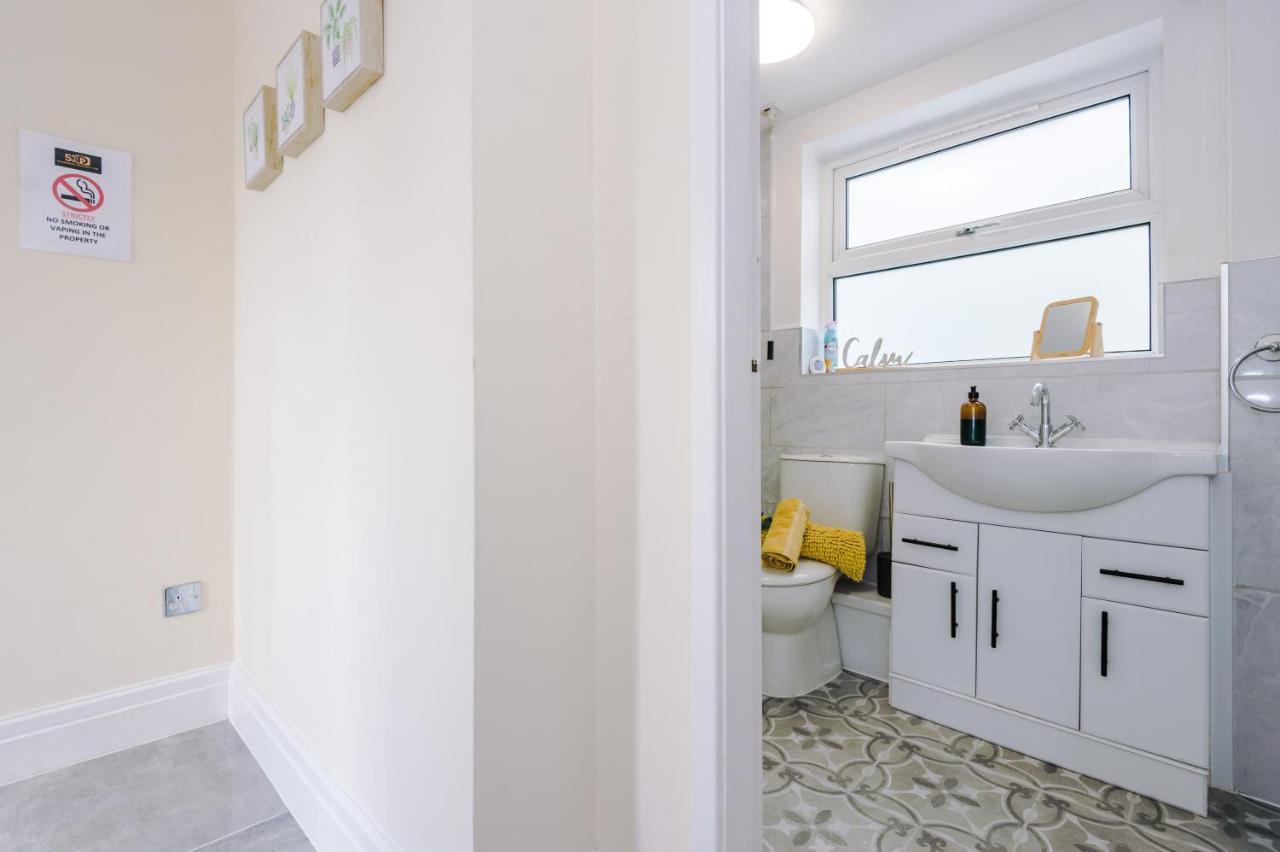 Charming 3-Bed Cottage In Chester, Ideal For Families & Workers, Free Parking - Sleeps 7 Kültér fotó