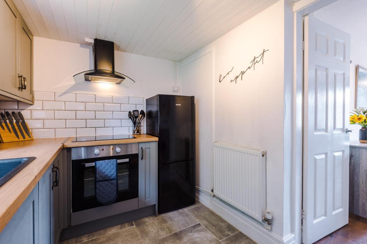 Charming 3-Bed Cottage In Chester, Ideal For Families & Workers, Free Parking - Sleeps 7 Kültér fotó
