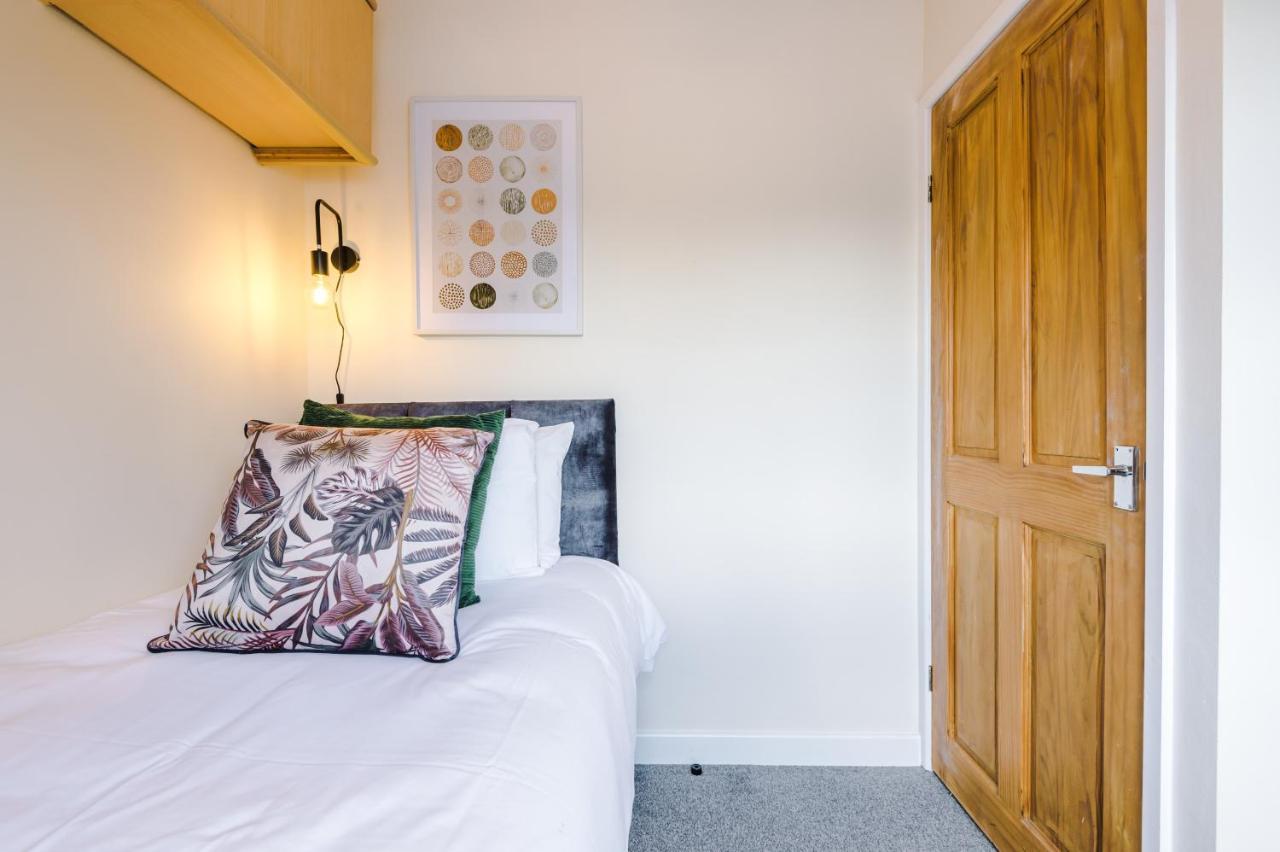 Charming 3-Bed Cottage In Chester, Ideal For Families & Workers, Free Parking - Sleeps 7 Kültér fotó