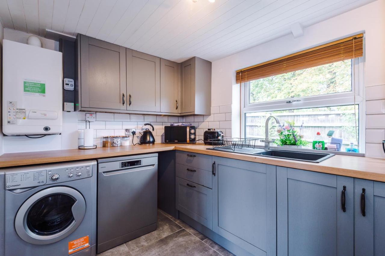 Charming 3-Bed Cottage In Chester, Ideal For Families & Workers, Free Parking - Sleeps 7 Kültér fotó