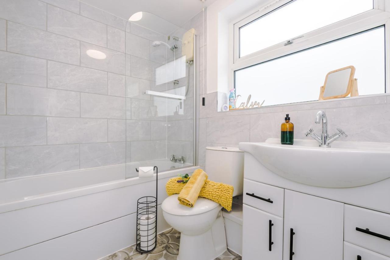 Charming 3-Bed Cottage In Chester, Ideal For Families & Workers, Free Parking - Sleeps 7 Kültér fotó