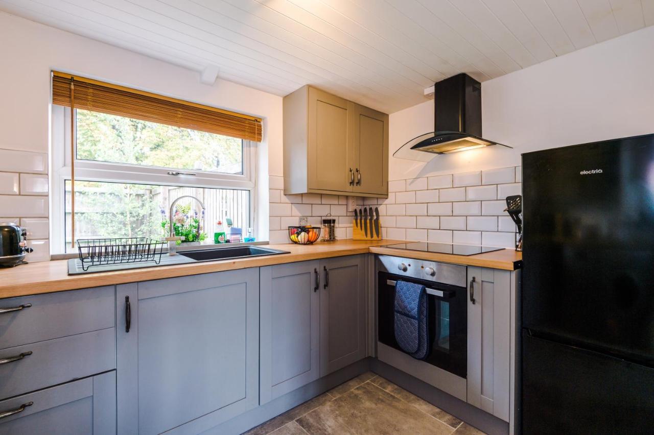 Charming 3-Bed Cottage In Chester, Ideal For Families & Workers, Free Parking - Sleeps 7 Kültér fotó